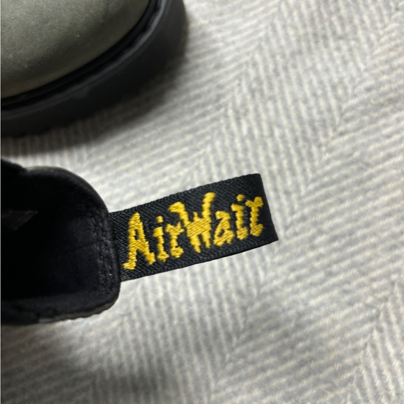 😎 Dr. Martens Chelsea Pull-on Platform Boots in Olive Green - Picture 4 of 6